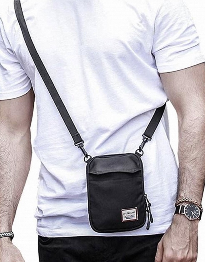 Small Bags for Men: Compact Convenience for the Modern Man插图3